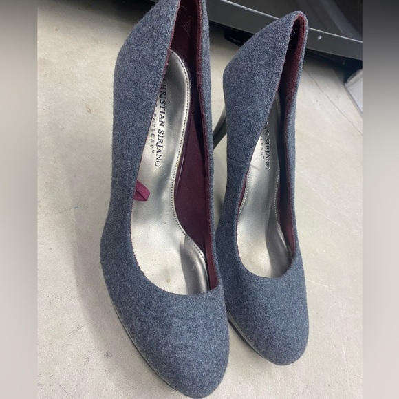 Grey (felt like) Heels in good condition - Picture 1 of 4